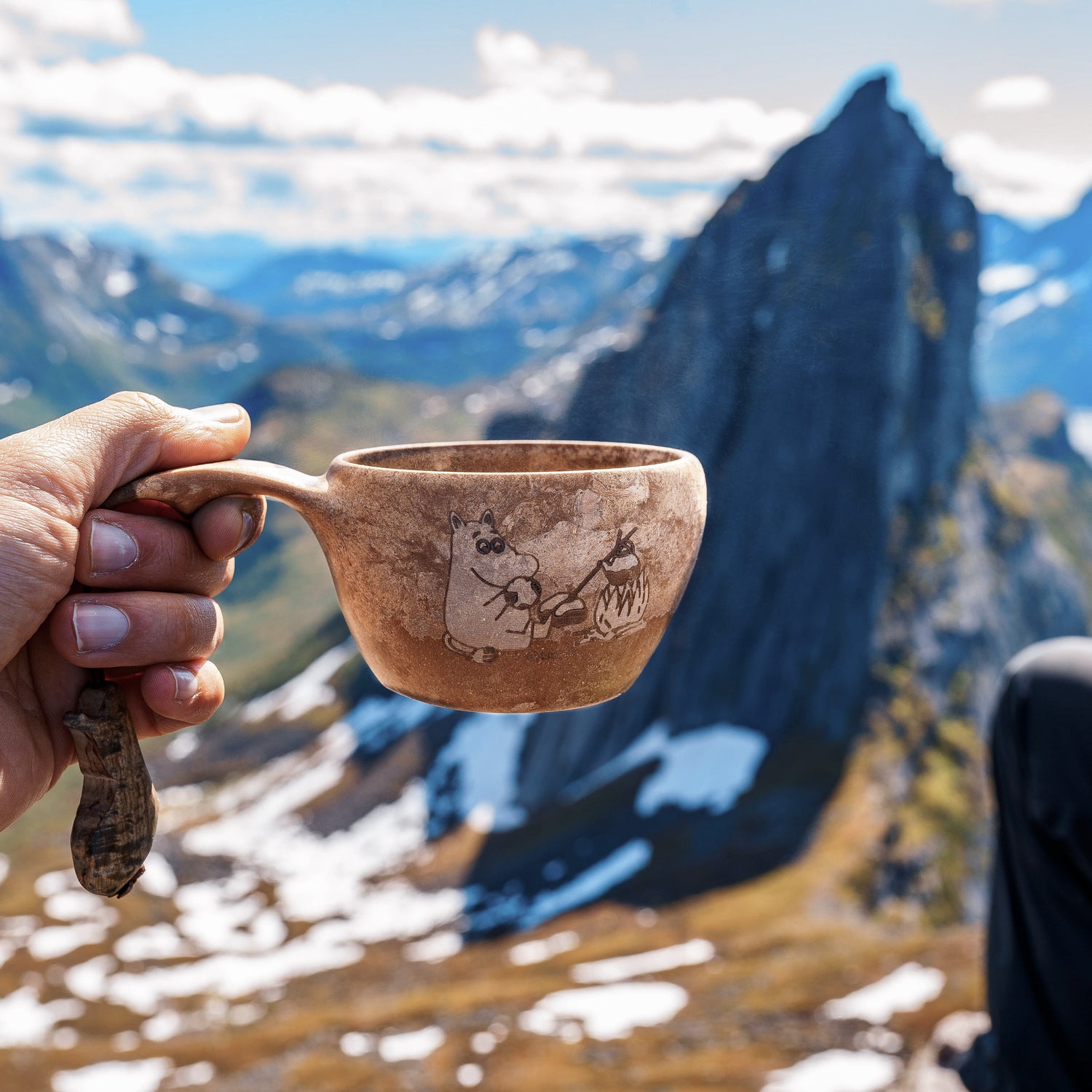 KUPILKA 21 Muumipeikko kahvilla