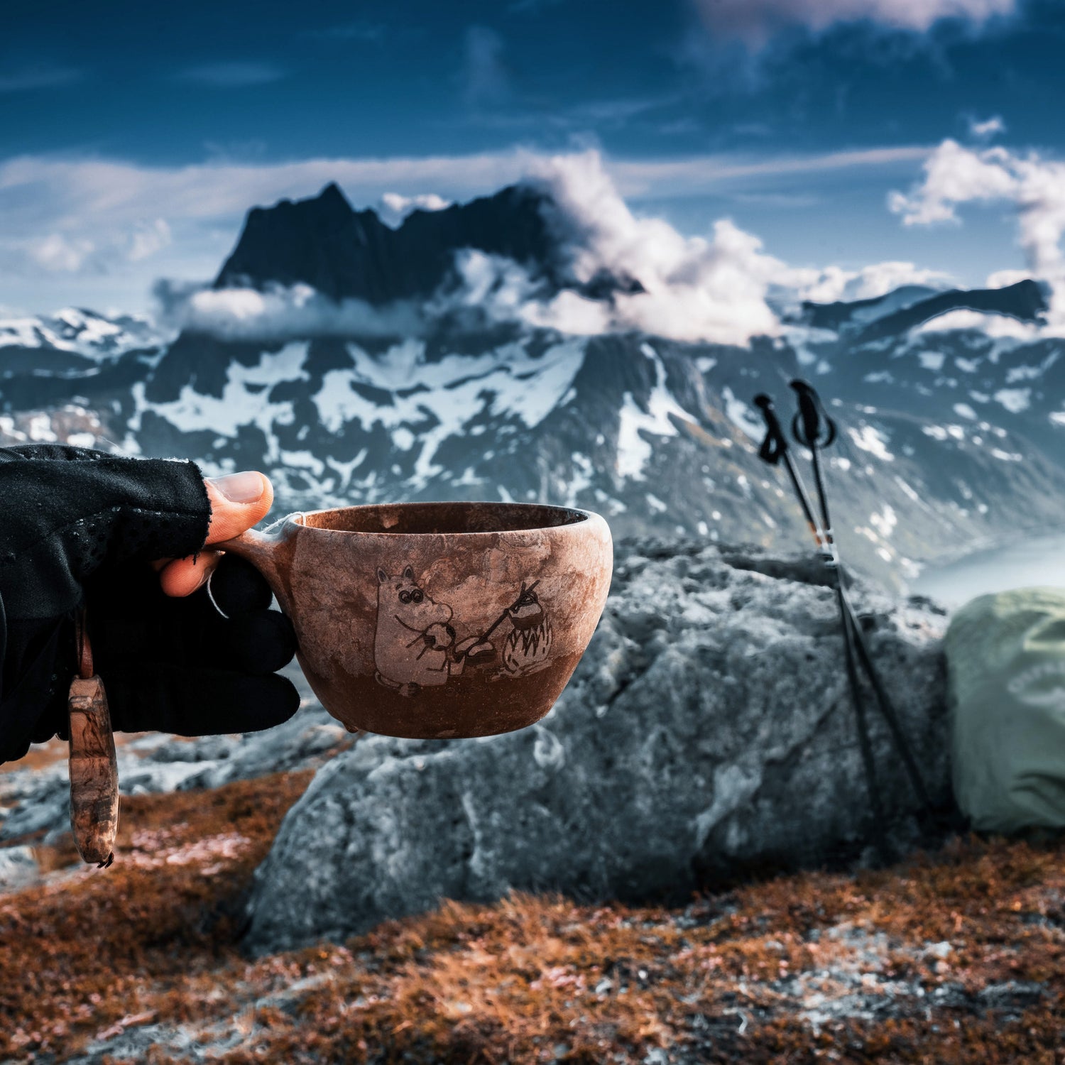 KUPILKA 21 Muumipeikko kahvilla